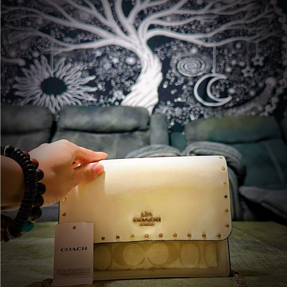 Coach Y2K small Crossbody purse white and light brown leather with Gold chain - Picture 4 of 16
